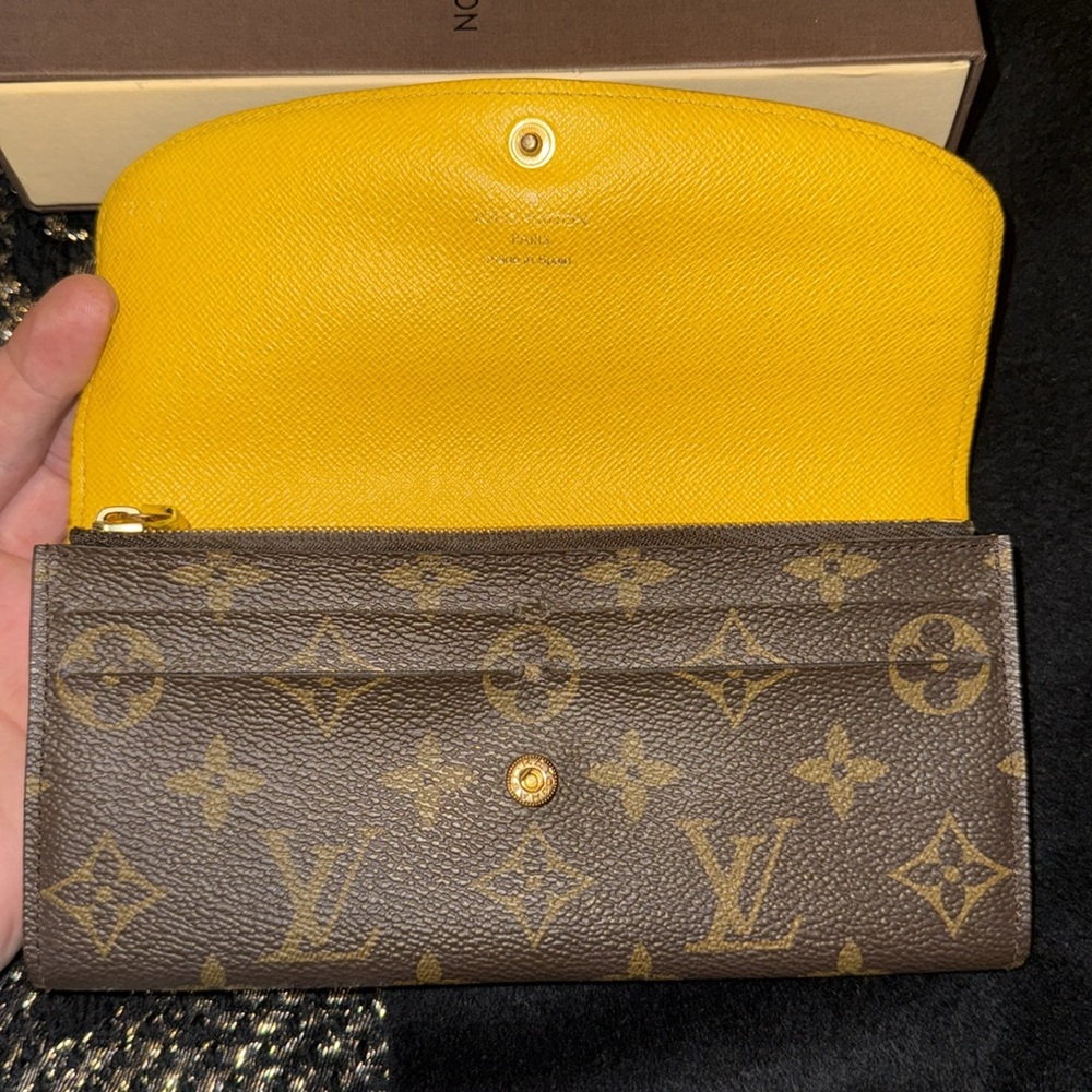Women’s or Men’s Louis Vuitton Monogram Wallet with Yellow Guts inside Pristine - Picture 3 of 17